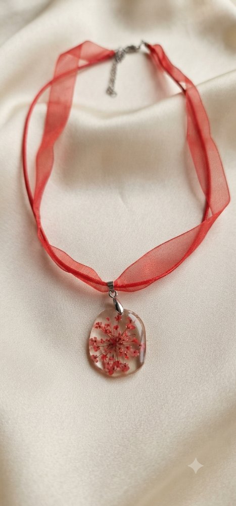 Crimson Blossom Necklace – Preserved Red Flower in Epoxy Resin
